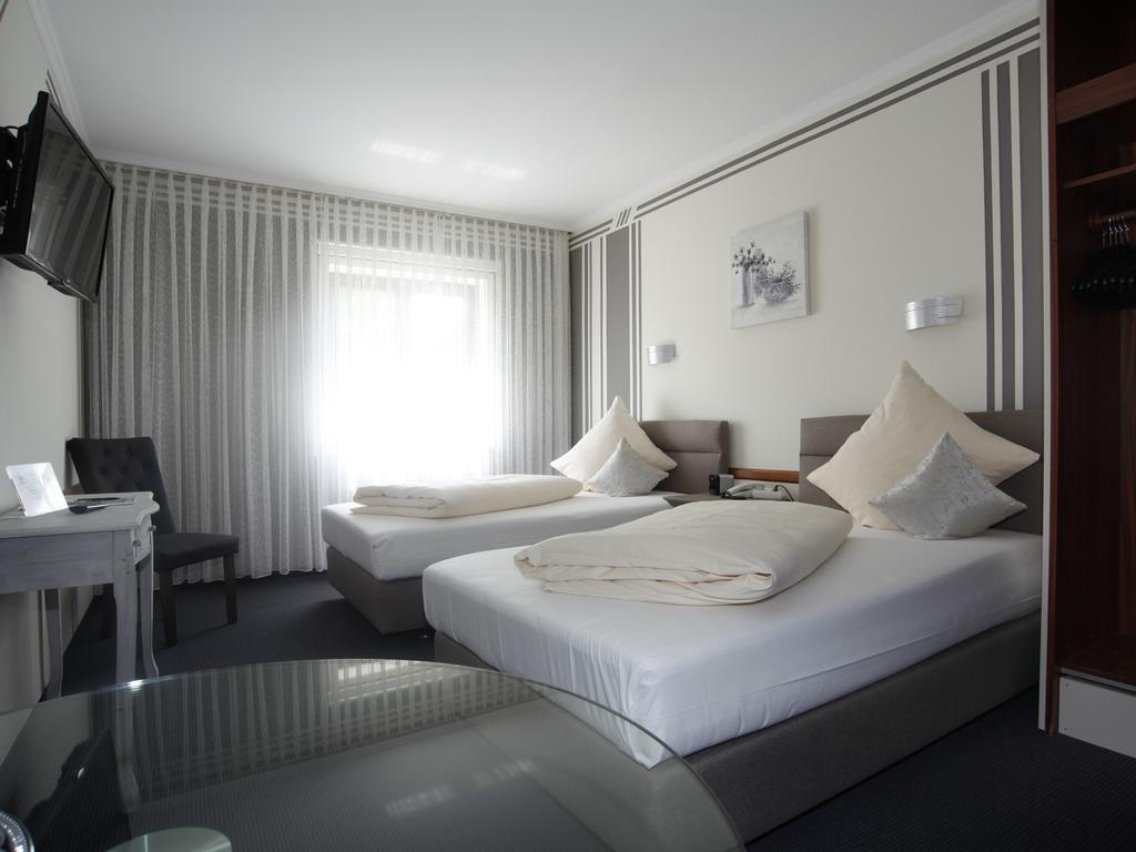 Hotel Garni Zum Gockl Unterföhring Eksteriør bilde